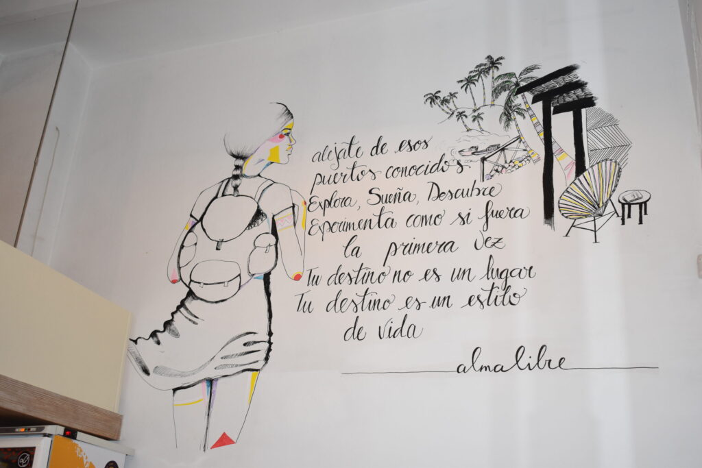mural on a wall in valencia spain written in spanish